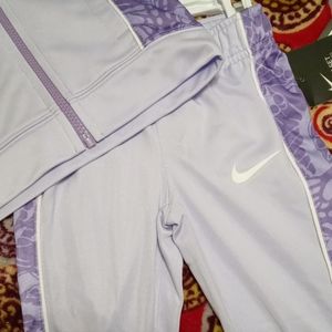 Nike Girl's 2pc set nwt size 2T
